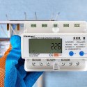 Qoltec 50883 Trójfazowy elektroniczny licznik | miernik zużycia energii na szynę DIN | Wi-Fi | TUYA | 400V | LCD